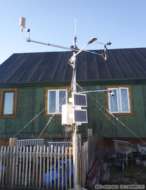 カナック観測拠点に新たに設置した気象観測装置